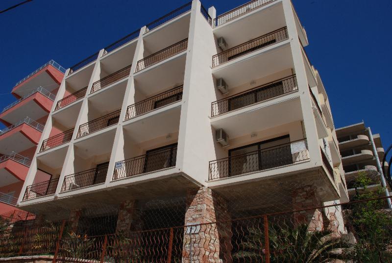 Nikos Hotel And Apartments Sarande Bagian luar foto
