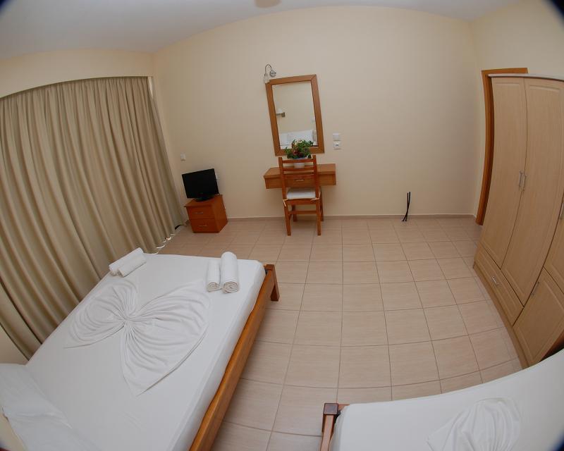 Nikos Hotel And Apartments Sarande Bagian luar foto
