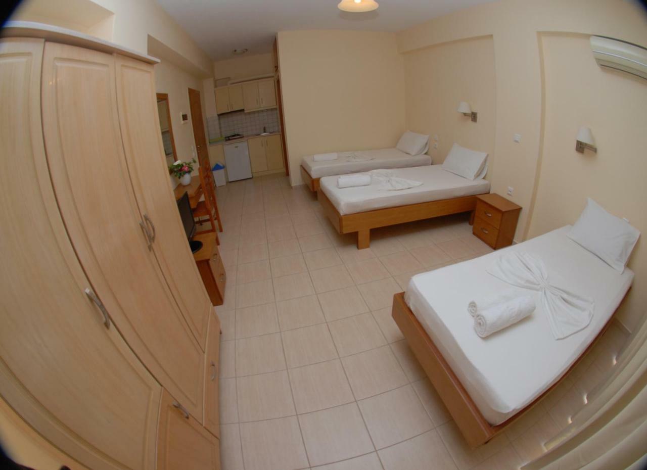 Nikos Hotel And Apartments Sarande Bagian luar foto