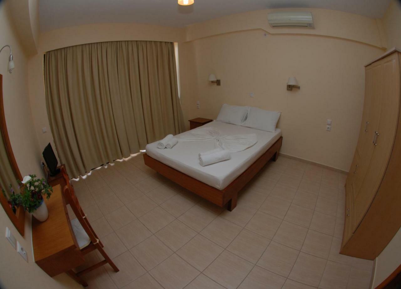 Nikos Hotel And Apartments Sarande Bagian luar foto