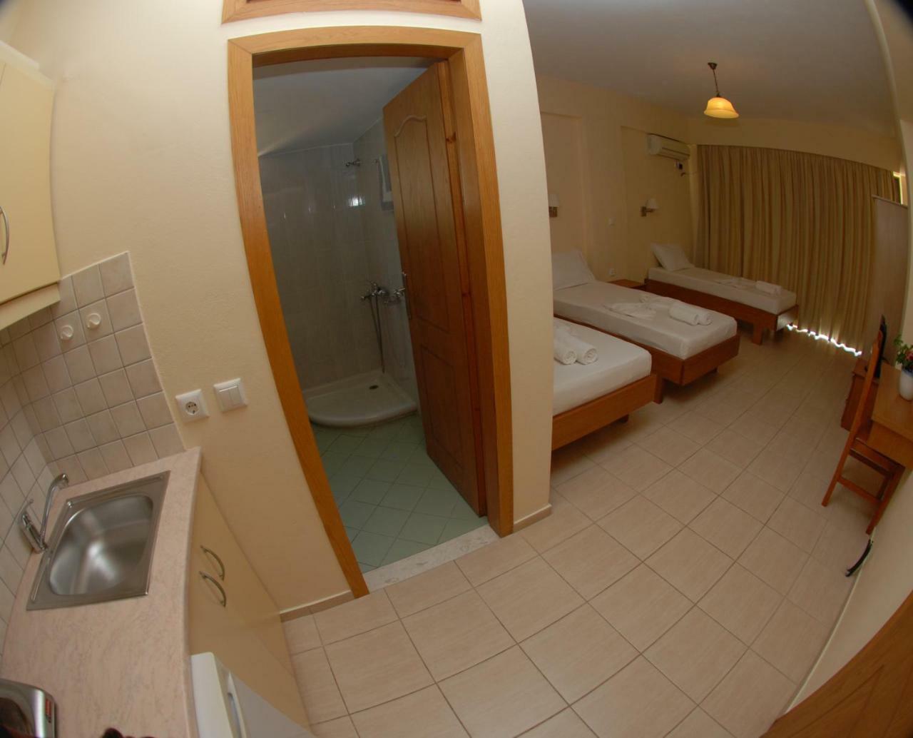 Nikos Hotel And Apartments Sarande Bagian luar foto