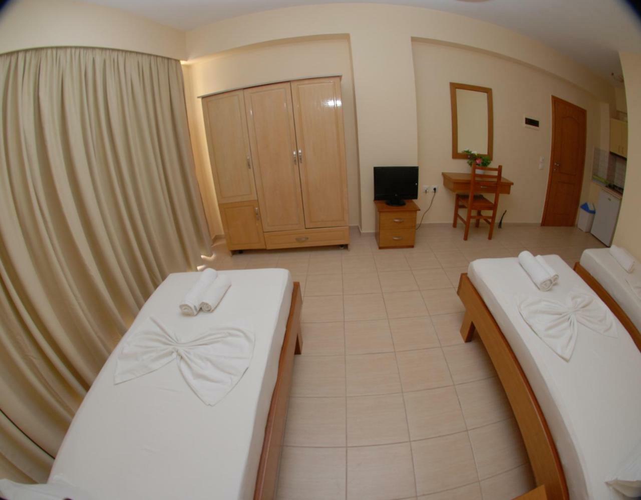 Nikos Hotel And Apartments Sarande Bagian luar foto
