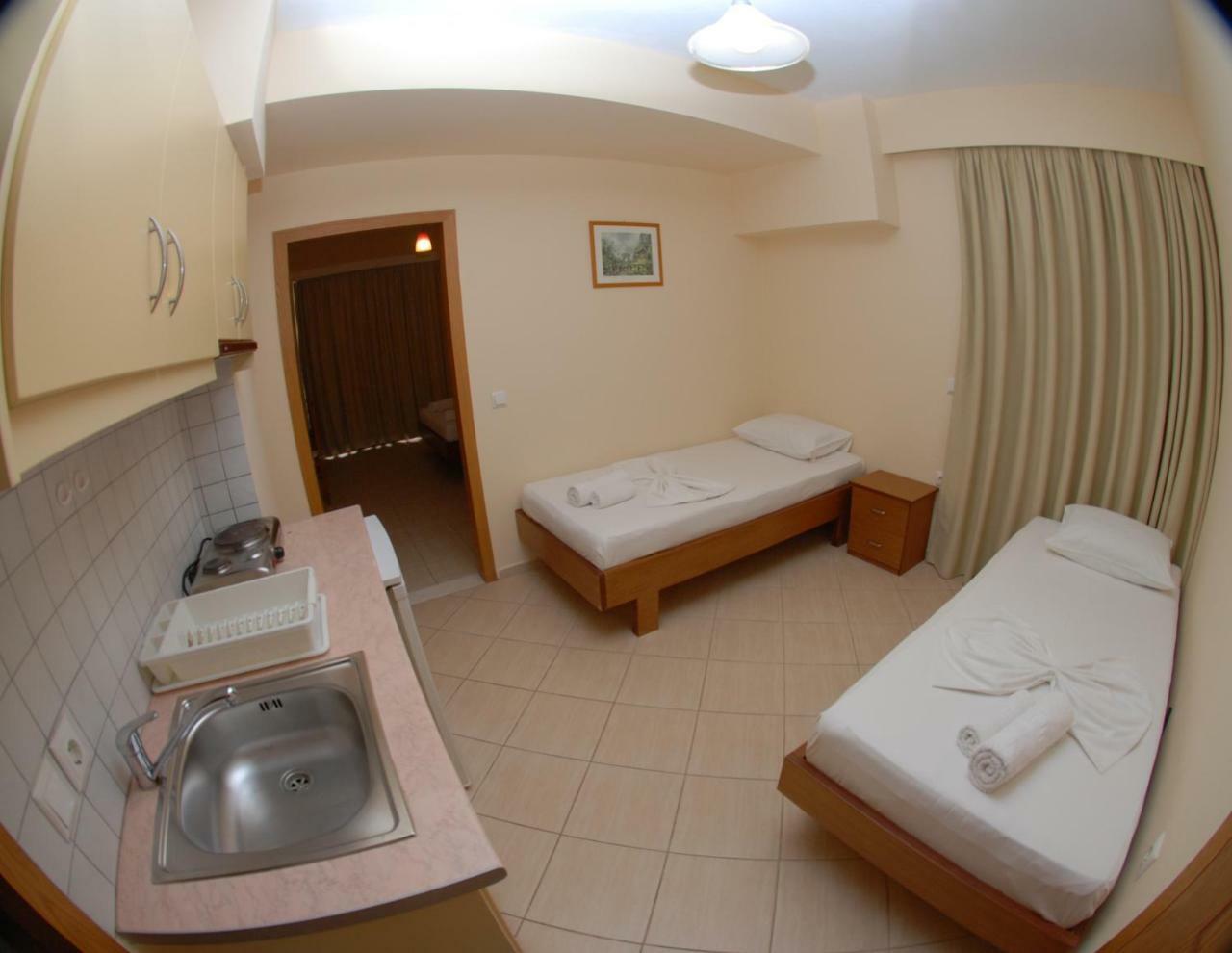Nikos Hotel And Apartments Sarande Bagian luar foto