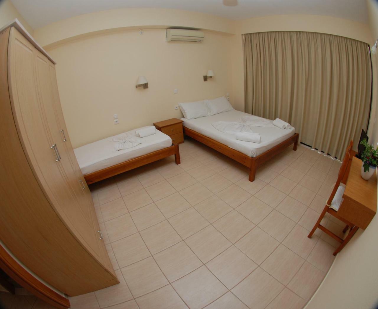 Nikos Hotel And Apartments Sarande Bagian luar foto