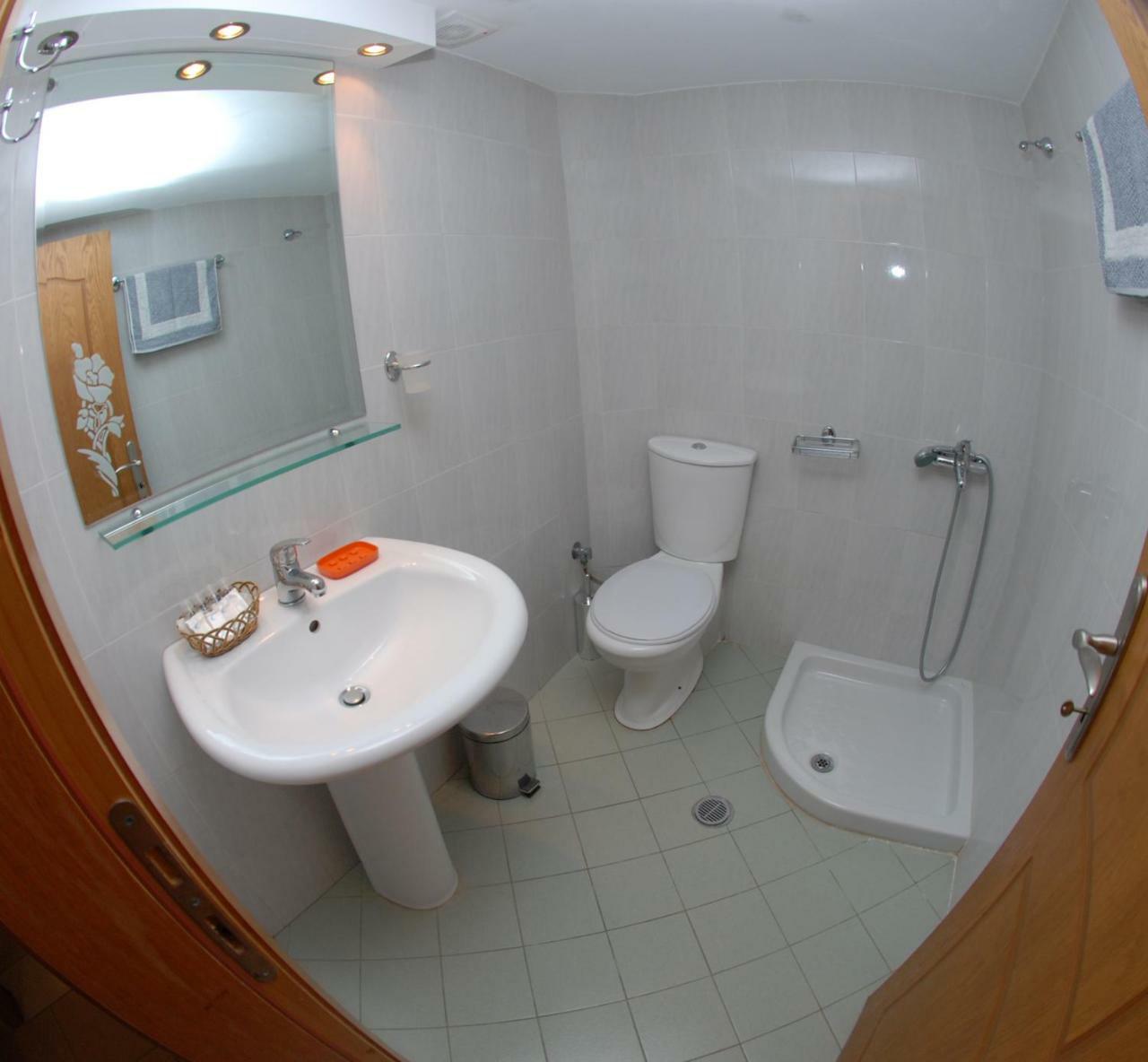 Nikos Hotel And Apartments Sarande Bagian luar foto