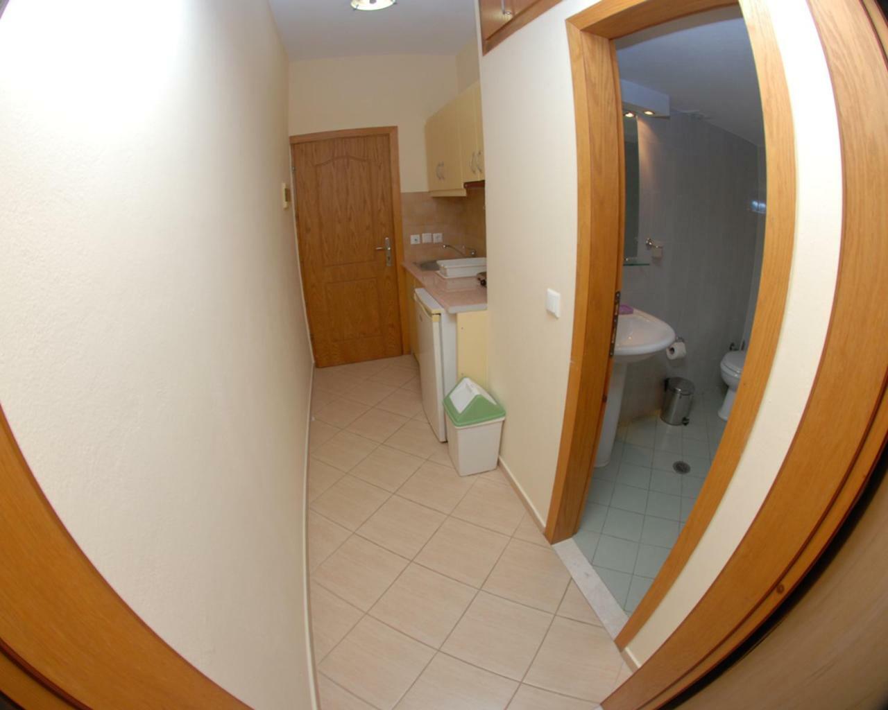 Nikos Hotel And Apartments Sarande Bagian luar foto
