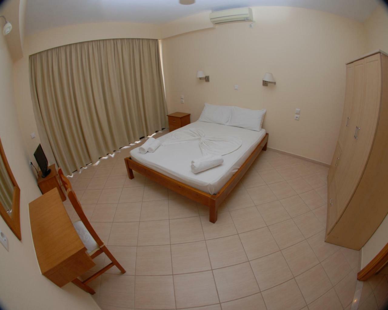 Nikos Hotel And Apartments Sarande Bagian luar foto